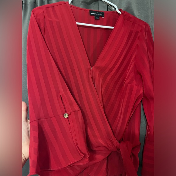 Beautiful red blouse! Size M 🍁 - Picture 5 of 6